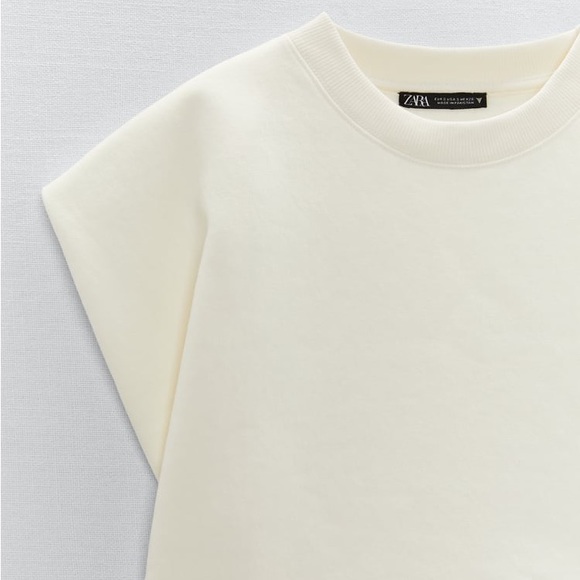 Zara Set - Ecru Round Neck Sweatshirt w/ Arm Holes & Seamless Bike Shorts - Picture 14 of 17